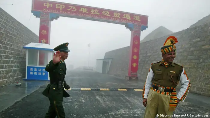 Chinese and Indian border guards at the Nathu La border crossing 