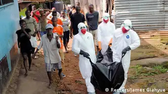 Liberia Ebola Abtransport Opfer Angehörige Trauer