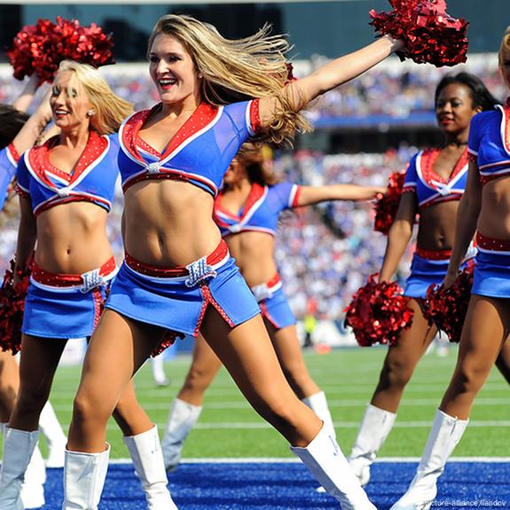 NFL Cheerleaders Battle Teams for Minimum Wage - Bloomberg