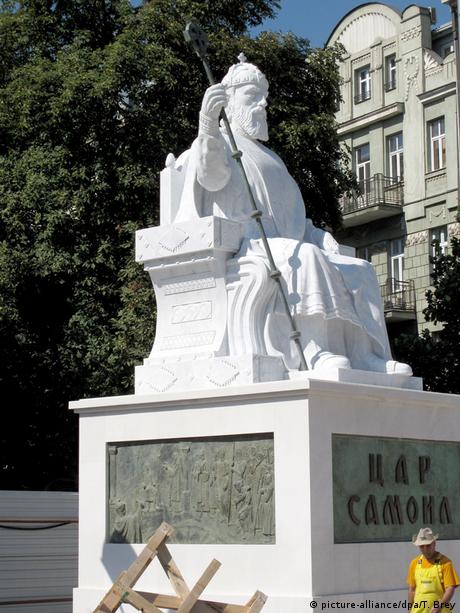 Споменик на цар Самуил во Скопје