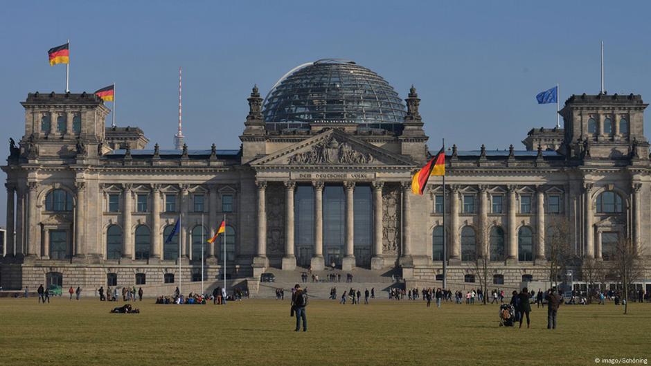 Bundestag commemorates WWII – DW – 05/08/2015