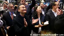 epa04407753 Jack Ma (C), the founder and executive chairman of Alibaba, applauds while on the floor of the New York Stock Exchange (NYSE) during the first trading of shares in the Chinese company's initial public offering in New York, New York, USA, 19 September 2014. Alibaba, an online commerce company based in China, has an initial market value of 168 billion US dollars, and the IPO is expected to be one of the largest ever. EPA/JUSTIN LANE +++(c) dpa - Bildfunk+++