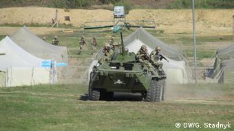 На полігоні готують українських курсантів до реального бою