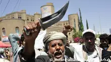 ميليشيات الحوثي تحاصر مقر سكن رئيس الحكومة اليمنية