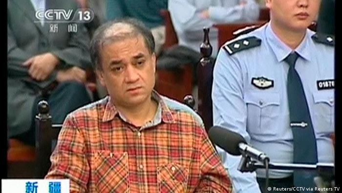 Ilham Tohti bei einem Prozess gegen ihn im September 2014 in der Stadt Ürümqi (Foto: Reuters/CCTV via Reuters TV)
