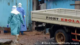 Ebola Bekämpfung Räumdienste medizinische Helfer Personal Liberia Rotes Kreuz