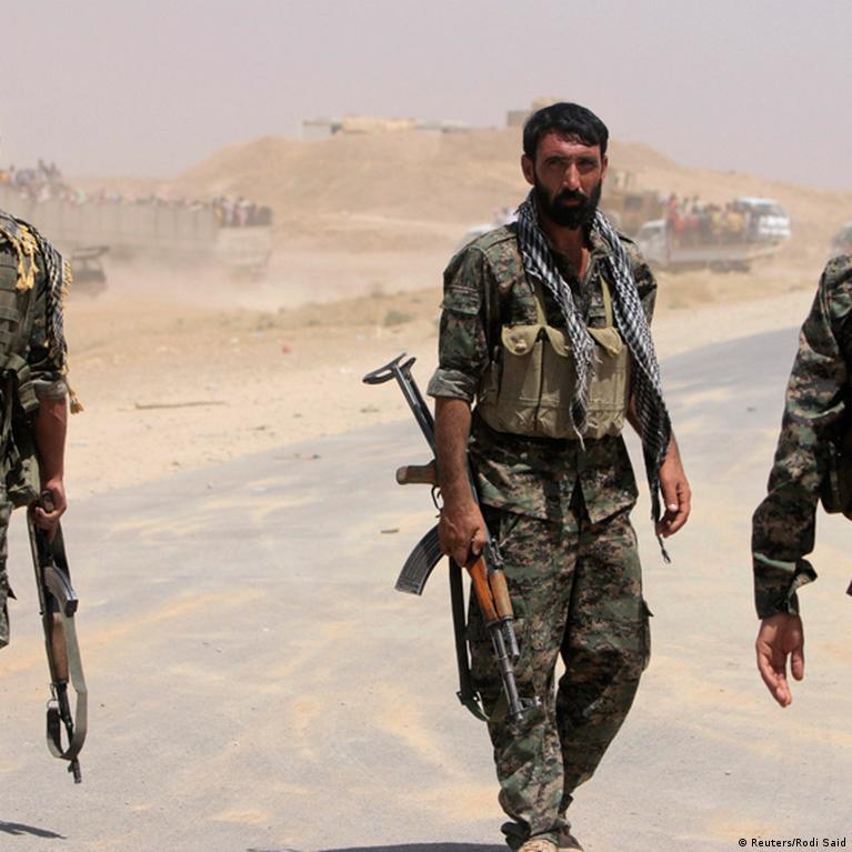 Porno onlayn yetkazib beruvchi odamni tomosha qiling