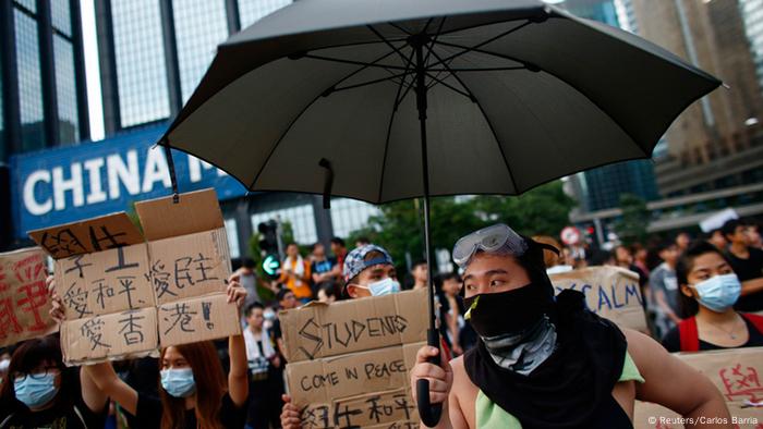 Bildergalerie Proteste in Hongkong - Parade in Peking