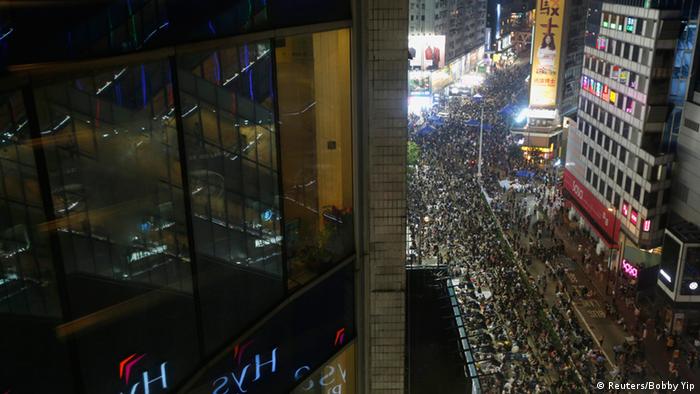 Bildergalerie Proteste in Hongkong - Parade in Peking