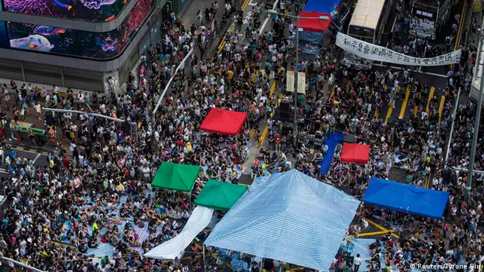 Bildergalerie Proteste in Hongkong - Parade in Peking