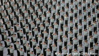 Bildergalerie Proteste in Hongkong - Parade in Peking