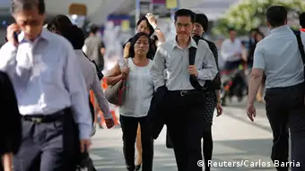 Hongkong Menschen auf dem Weg zur Arbeit