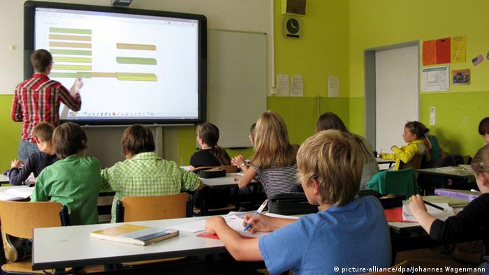 Lehrer in Klassenzimmer