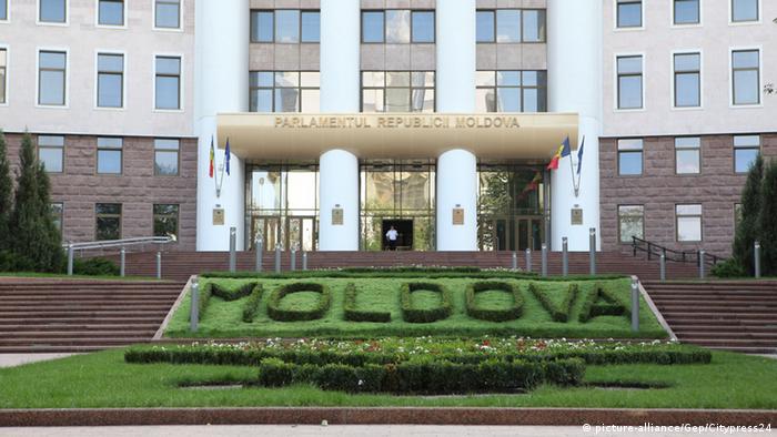Здание парламента Молдавии 