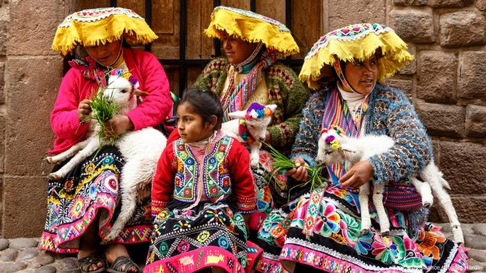Quechua in Peru (picture-alliance/Robert Hardin)