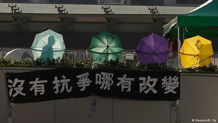 China Hongkong Demonstrationen Regenschirm
