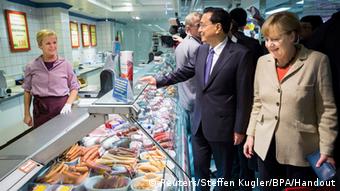Під час візиту прем’єр-міністр Китаю Лі Кецян відвідав з канцлеркою Німеччини Анґелою Меркель супермаркет у Берліні