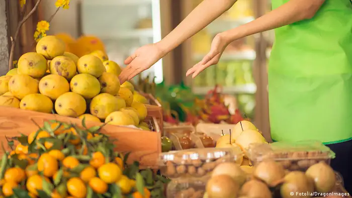 Symbolbild Supermarkt Mangos Obst Früchte Bio Bioladen