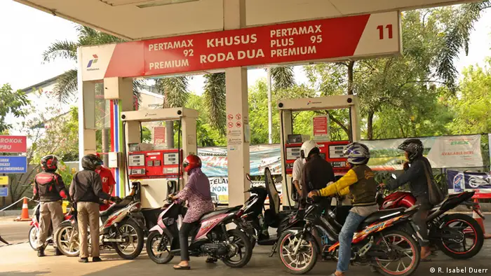 Eine Tankstelle in Jakarta