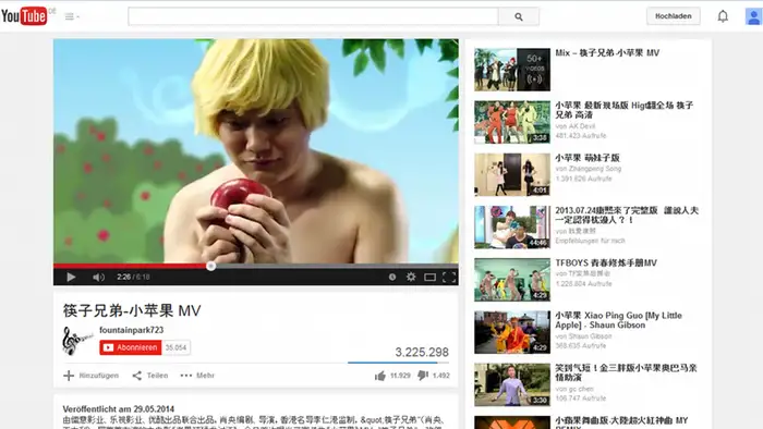 Screenshot Little Apple MV Youtube
