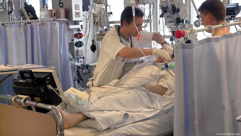 Combien De Temps Peut On Rester Dans Le Coma Artificiel Le coma, entre crainte et espoir | Santé | DW | 27.08.2015