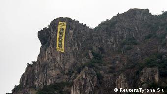 Hongkong Proteste Banner auf dem Berg 23.10.2014