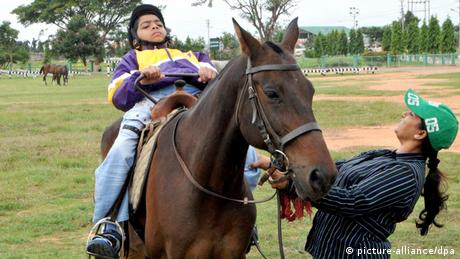 Pferde-Therapie für Behinderte in Indien
