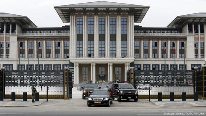 Erdogan hosts people′s pope, in plush new palace | News ...