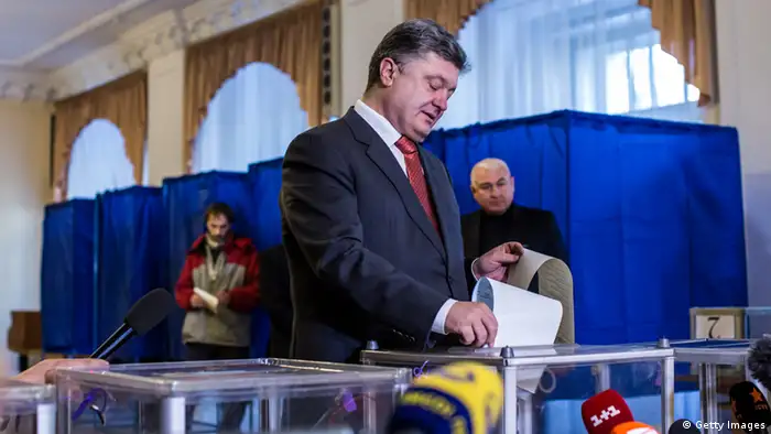 Ukraine Wahl Petro Poroschenko bei Stimmabgabe