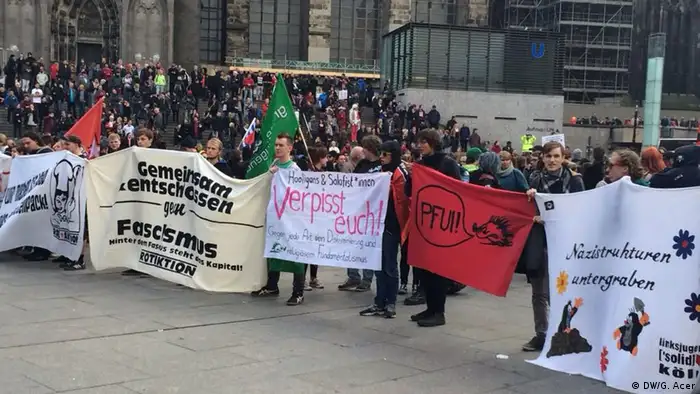 Hooligans gegen Salafisten in Köln