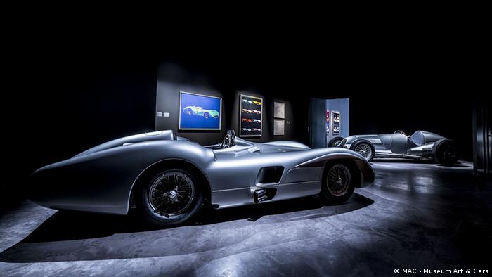 Deutschland Ausstellung Daimler-Oldtimer und Warhol-Siebdrucke in Singen 2014