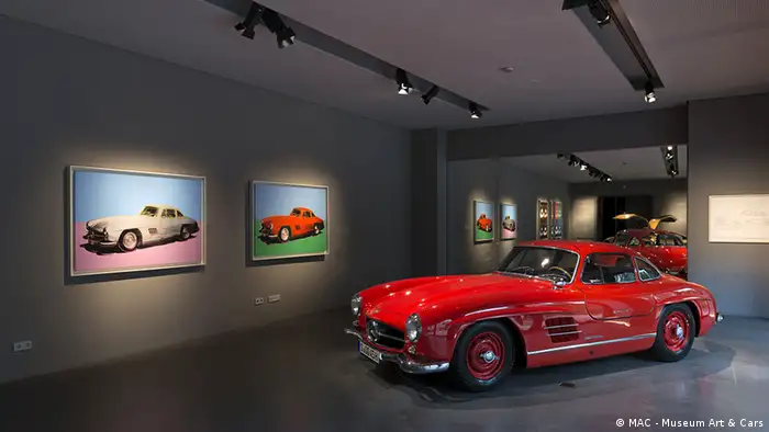 Deutschland Ausstellung Daimler-Oldtimer und Warhol-Siebdrucke in Singen 2014