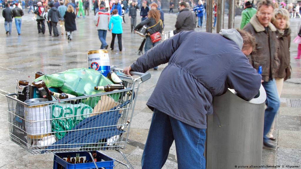 Poverty in Germany at its highest since reunification | News | DW |  19.02.2015