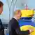 الرئيس الروسي فلاديمير بوتين والمدير العام لمجموعة غازبروم الروسية العملاقة أليكسي ميلر في حفل افتتاح خط "نورد ستريم 2" بمدينة فلاديفوستوك في أقصى شرق روسيا ، في صورة أرشيفية في 8 أيلول/ سبتمبر 2011