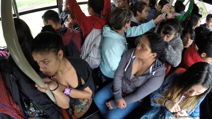 Bogotá es una de las ciudades en donde las mujeres corren más peligro en el transporte público. 