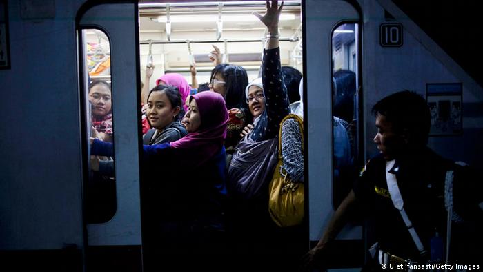 Bildergalerie Städte mit größter Gefahr für Frauen in öffentlichen Verkehrsmitteln Rang 5 Dschakarta