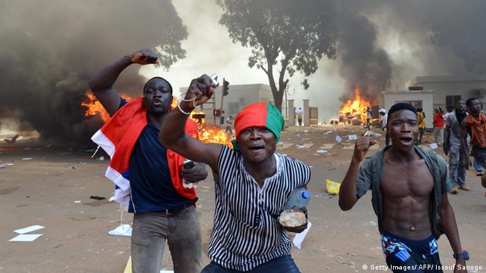 Burkina Faso Protest Ausschreitungen Parlament Brand