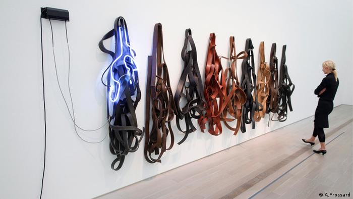 Die Arbeit Belts von Richard Serra aus dem Jahr 1966
