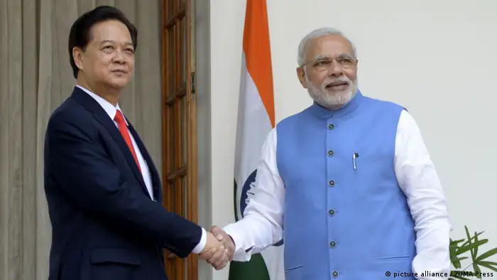 Treffen zwischen Narendra Modi und Nguyen Tan Dung