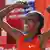 Marathonläuferin Rita Jeptoo jubelt über ihren Sieg (Foto: EPA/TANNEN MAURY)