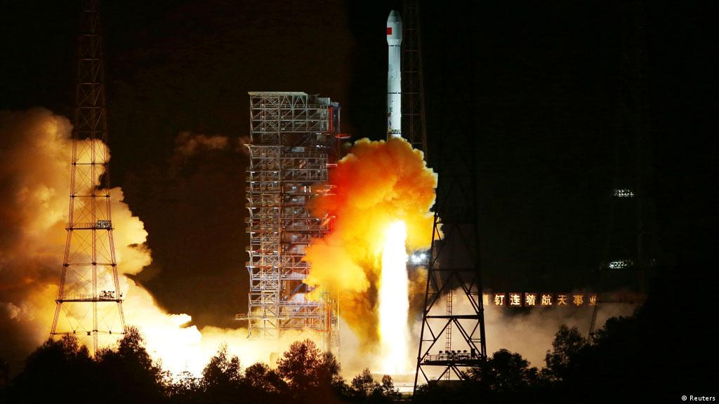 China′s moon orbiter returns to Earth | News | DW | 01.11.2014