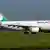 Rollendes Passagierflugzeug Airbus A310-300 der Mahan Air
