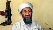 Das undatierte Foto zeigt den saudi-arabischen Millionär Osama Bin Laden an einem unbekannten Ort in Afghanistan. Die Entführer der 21 Menschen auf der südphilippinischen Insel Jolo werden angeblich von dem als Terroristen gesuchten Bin Laden finanziert. Er gilt als Drahtzieher der Anschläge auf die US-Botschaften in Kenia und Tansania vor zwei Jahren mit insgesamt 224 Toten. Bin Laden lebt in Afghanistan. Die USA haben sich bisher vergeblich um seine Auslieferung bemüht.