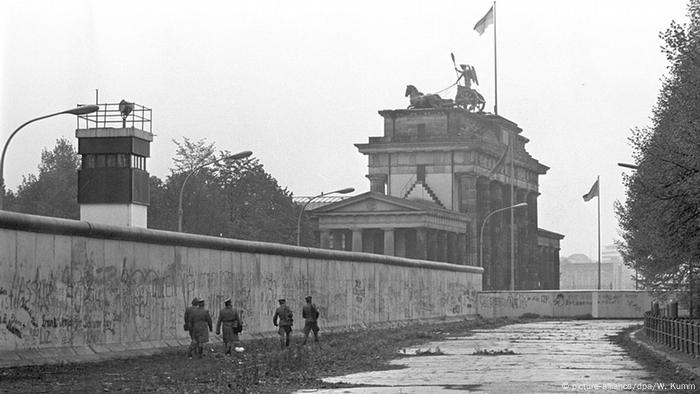 в каком году была образована гдр. 18047662 401. в каком году была образована гдр фото. в каком году была образована гдр-18047662 401. картинка в каком году была образована гдр. картинка 18047662 401. 7 октября 1949 года состоялось образование нового европейского государства в рамках решившейся послевоенной судьбы Германии — на политической карте мира и Европы появилась страна, получившая название Германская Демократическая Республика (ГДР). Она существовала в Европе до 3 октября 1990 года.