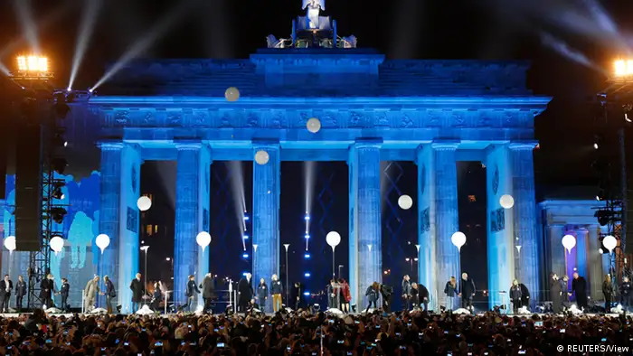 Berlin Feierlichkeiten 25 Jahre Mauerfall Ballons