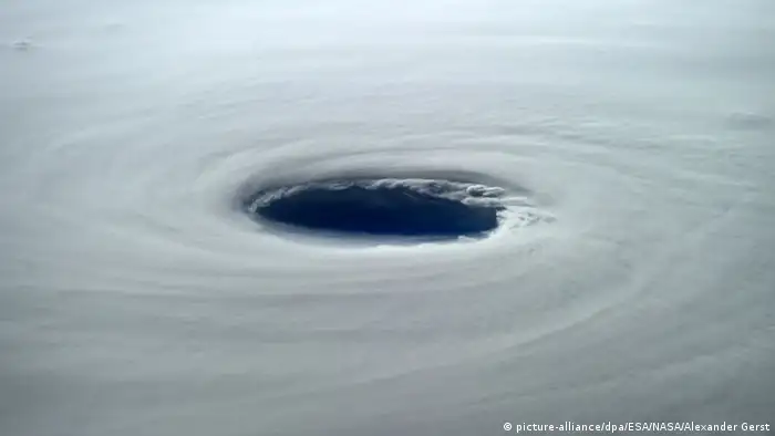 Blick von der ISS Super Typhoon Vongfong