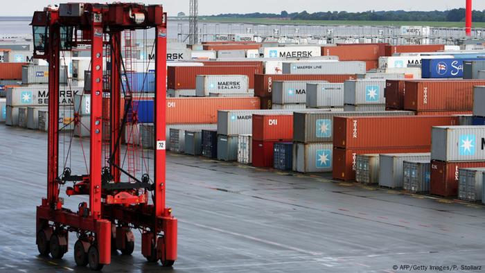 El descenso de las exportaciones y el desconcierto en las empresas tras el shock de la salida del Reino Unido de la UE frenaron el crecimiento en Alemania en el tercer trimestre del año. (24.11.2016)
