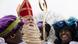Нидерландский Sinterklaas в окружении Черных Питов Нидерландский Sinterklaas в окружении Черных Питов