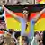 Public Viewing mit Deutschland-Fahne auf der Berliner Fan-Meile während der Fußball-weltmeisterschaft 2014