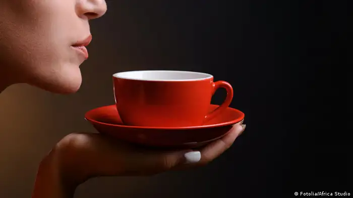 Frau mit Tasse Kaffee